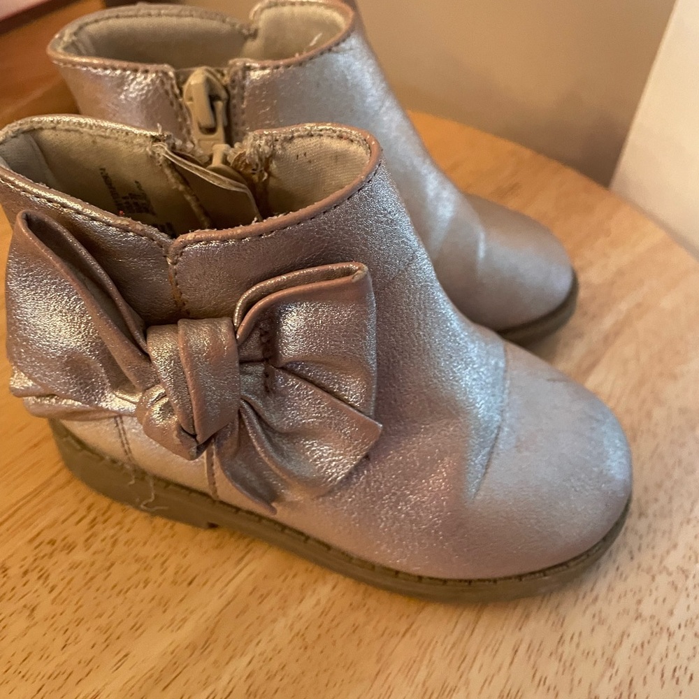 COPY - EUC ROSE GOLD GARANIMALS BOOTIES Size 7. These are so cute.